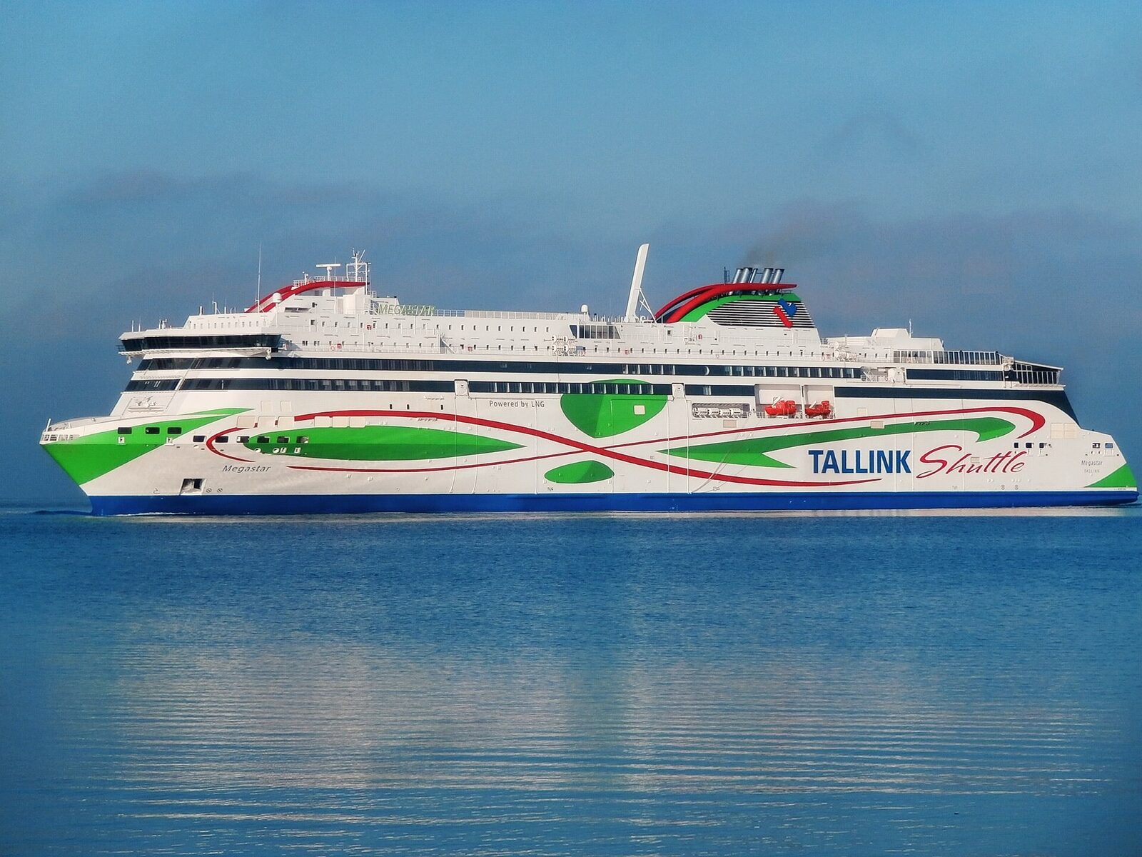 Trajekt Tallink Megastar připlouvá do Tallinnu