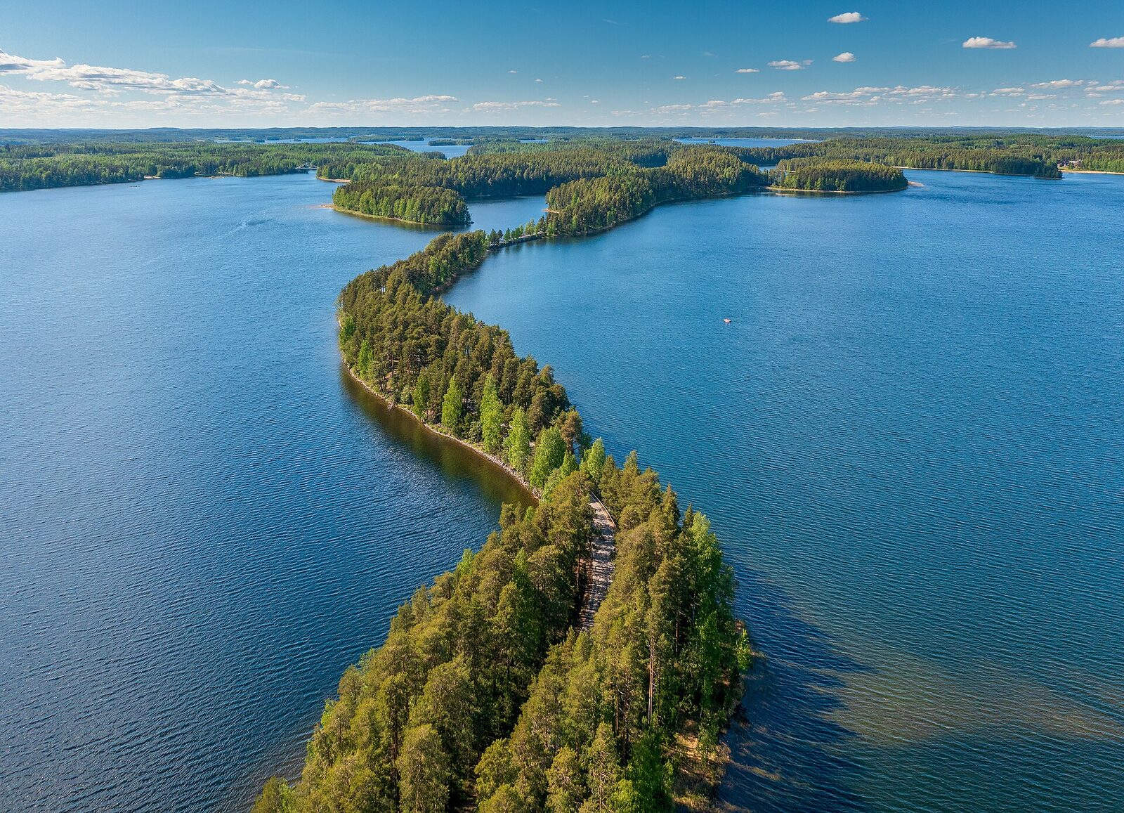 Hřeben Punkaharju mezi jezery