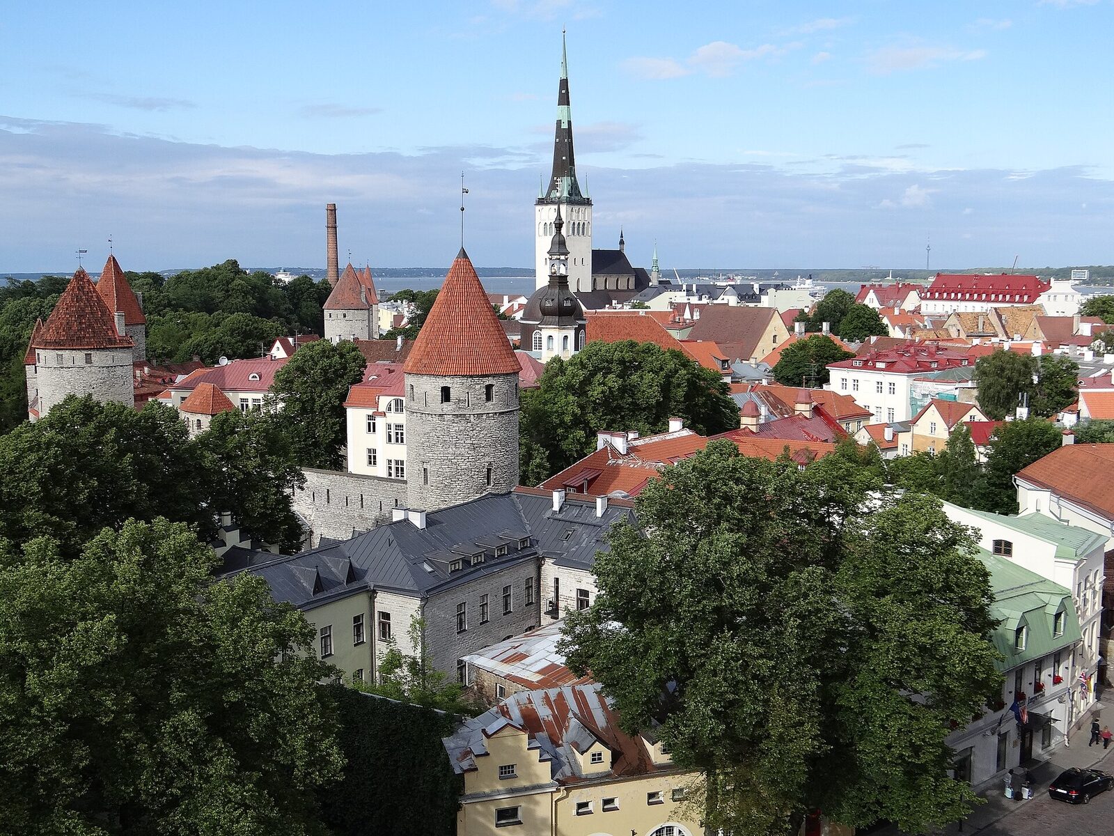 Pohled na staré město Tallinnu z Toompea
